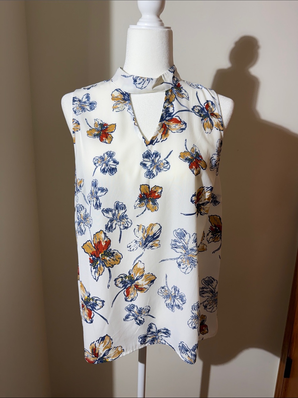 Collective Concepts White Floral Keyhole Sleeveless Top with Navy & Mustard